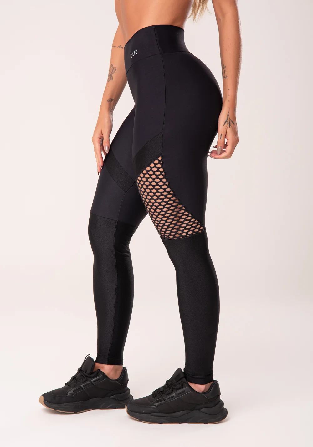 Calça legging energy com recortes em tela preto dlk