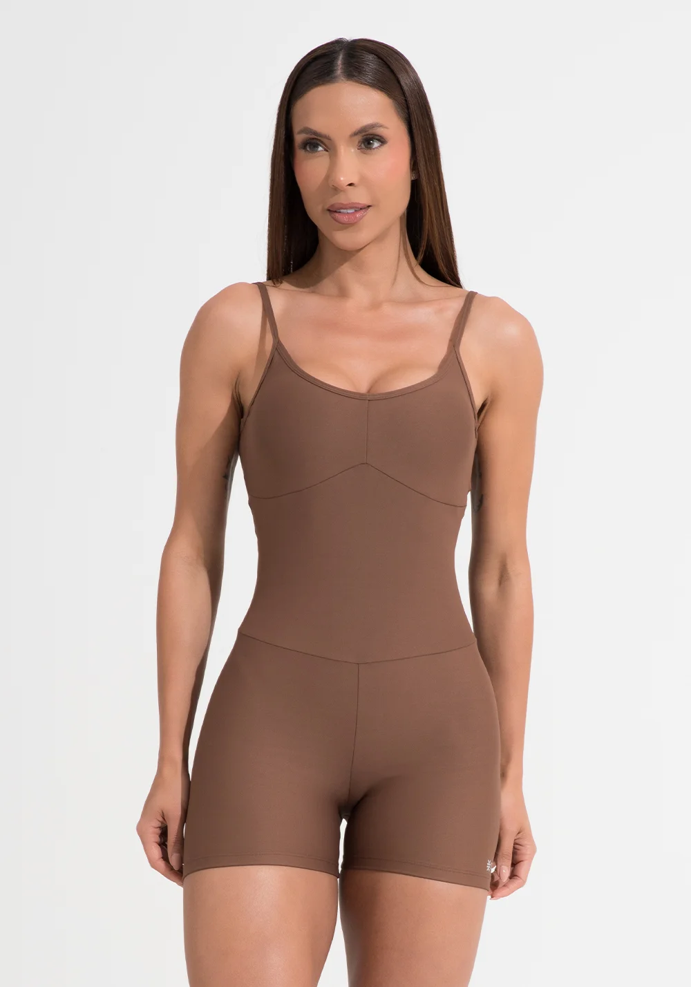 Macaquinho fitness feminino curto marrom aura dlk