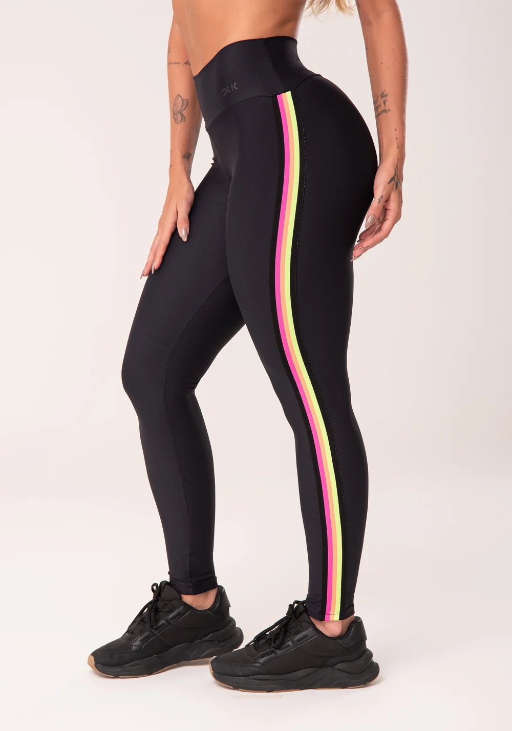 Calça legging energy poliamida preta com elástico colorido dlk