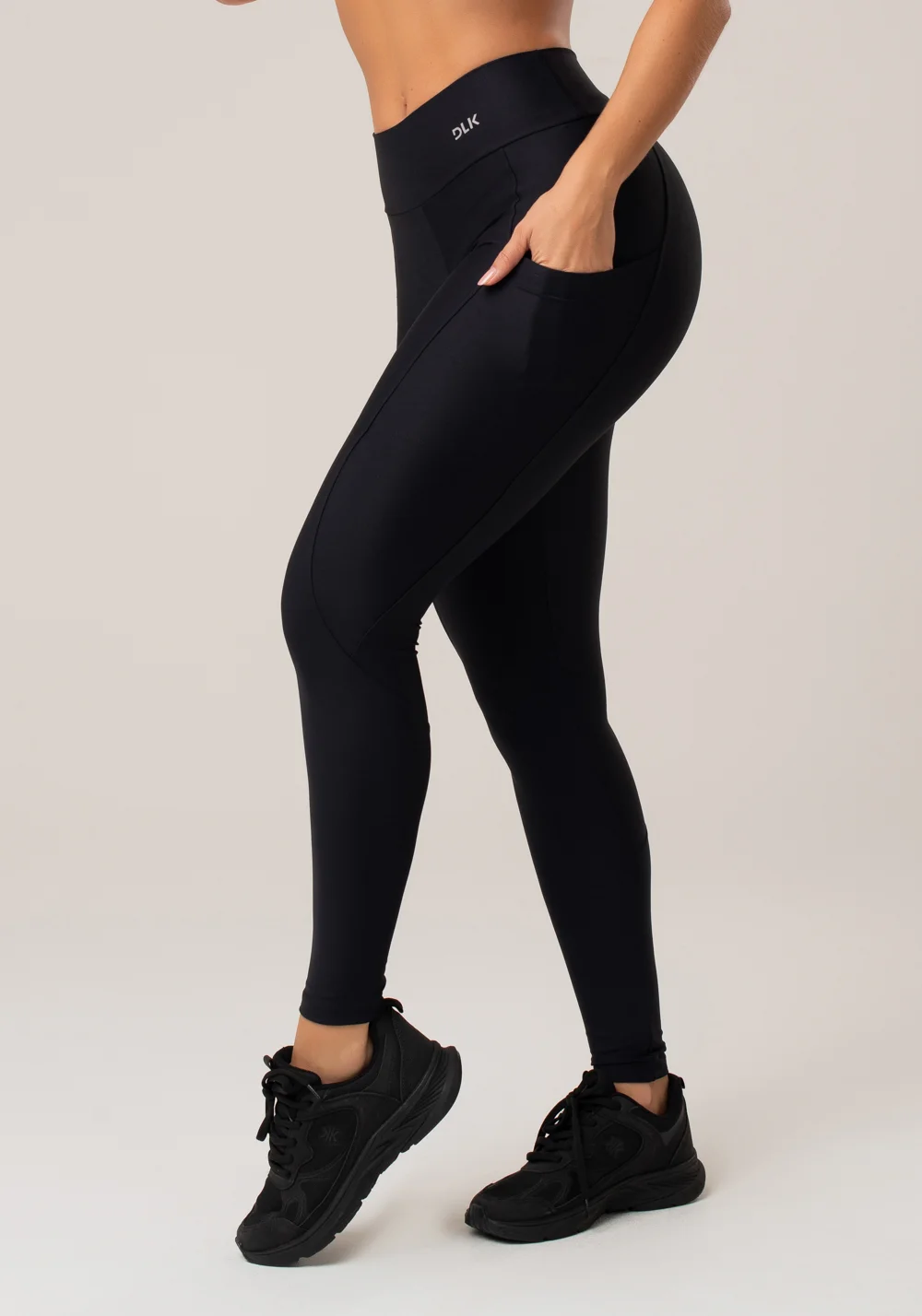 Calça legging preta com bolso básica dlk