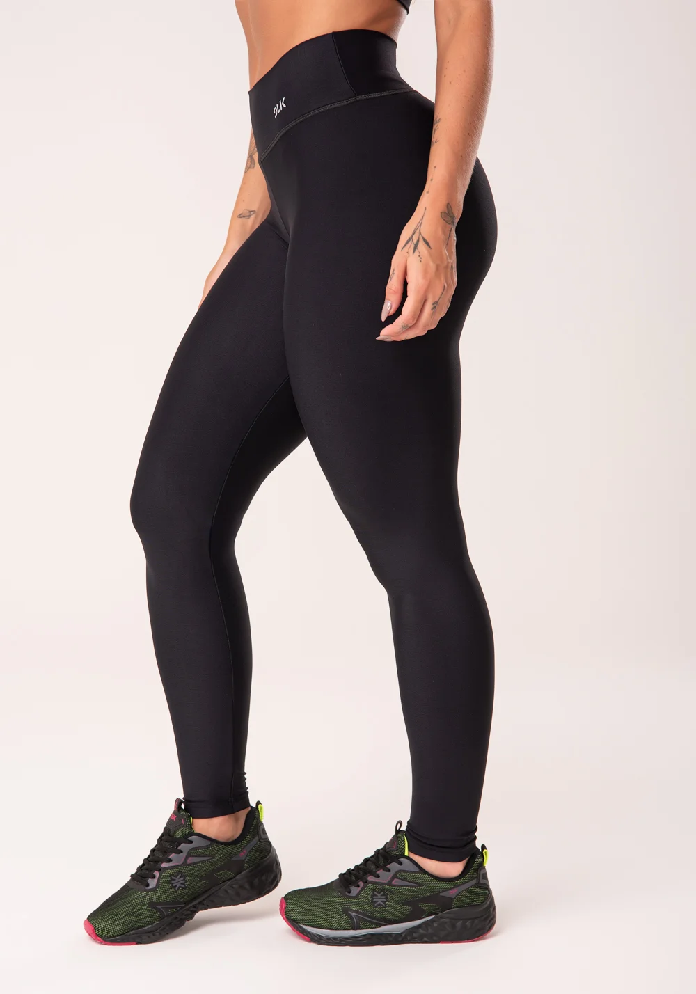 Calça legging preta básica dlk