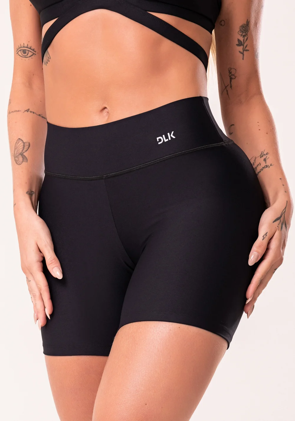 Short preto básico dlk